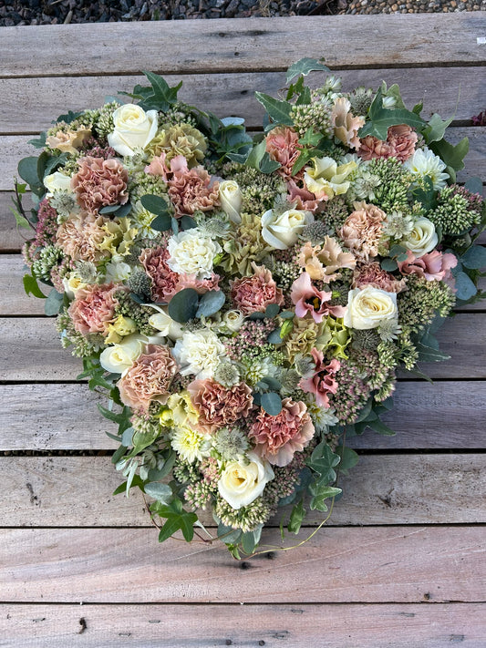 Blomsterhjärta i creme och rosa